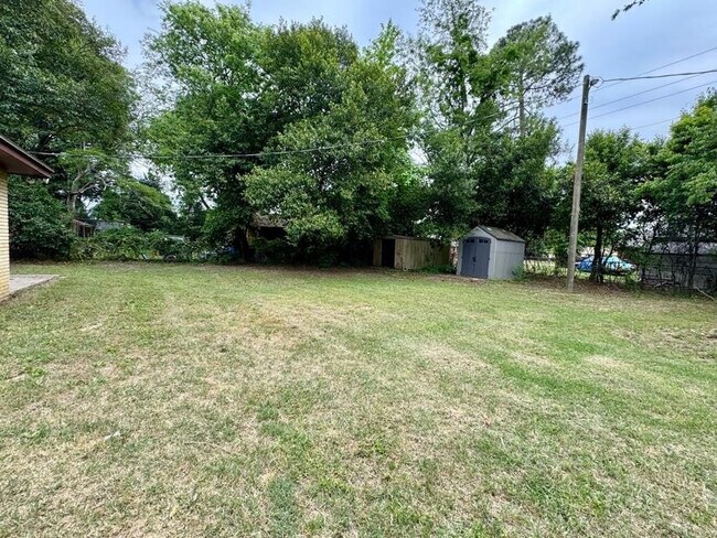 Building Photo - 868 Watts Dr