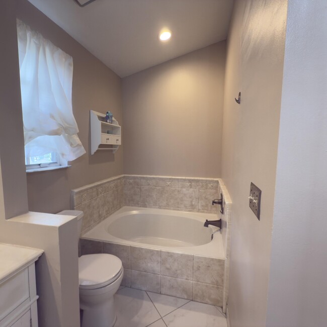 Building Photo - 53 Heather Cove Dr