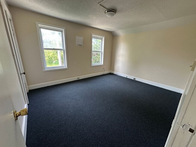 Building Photo - 144 Intervale Ave