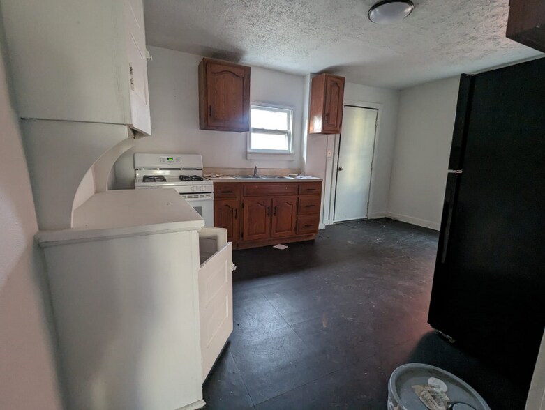 Building Photo - 421-423-423 Caldwell St