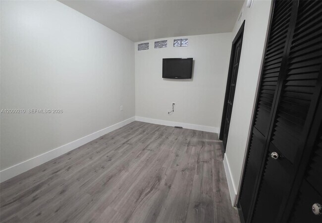 Building Photo - 250 Galen Dr
