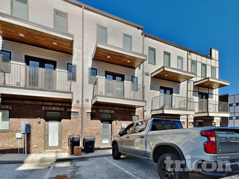 Building Photo - 6817 Charlotte Pike