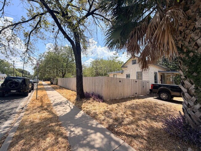 Building Photo - 1509 Willow St