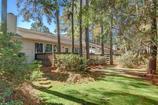 Building Photo - 12 Fairmeade Bend Dr