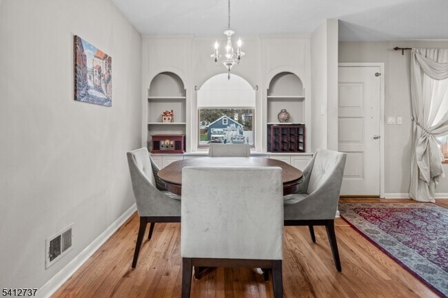 Building Photo - 784 Cherry St