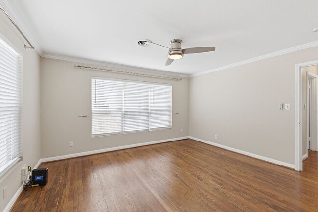Building Photo - "Picture-perfect 2-1 with Updated Touches, a Cozy Backyard, and Prime Location near Downtown!"
