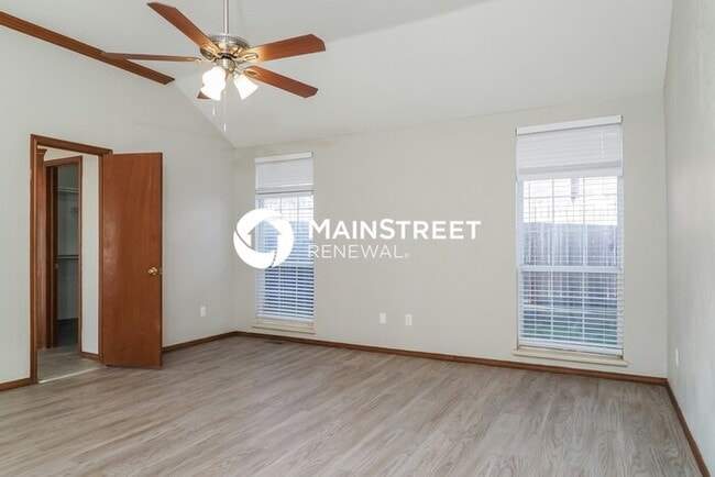 Building Photo - 4 Bedroom Pet-Friendly Home in Oklahoma City, OK with Main Street Renewal