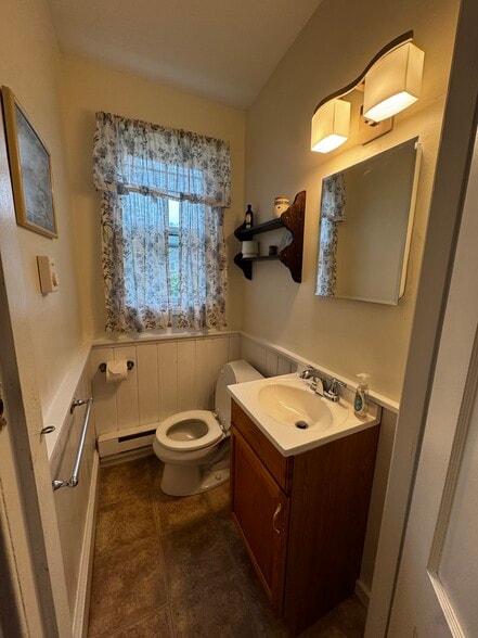 Building Photo - 72 Oceanside Dr