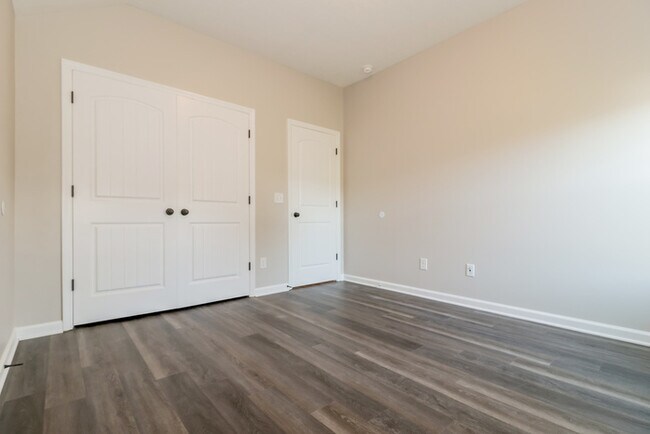 Building Photo - 4418 Raleigh Dr