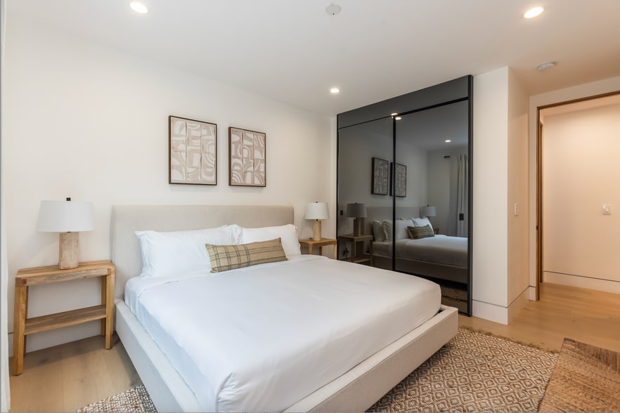 Building Photo - 1161 Stearns Dr