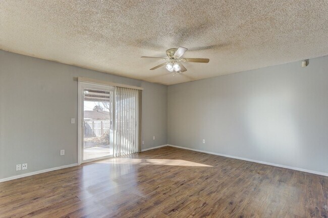 Building Photo - 4 bed house in Yukon!
