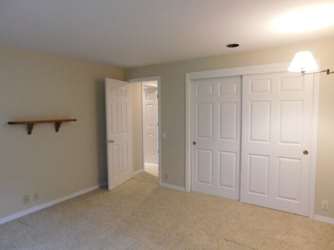 Building Photo - 3Bd/2Ba Single Story Home-For viewing!