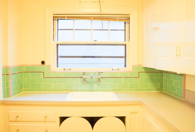 Building Photo - Tired of Commuting? This Amazing Townhome ...