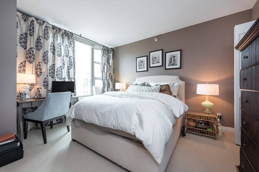 Bedroom - 200 N Jefferson St