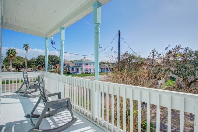 Building Photo - 3304 Avenue Q