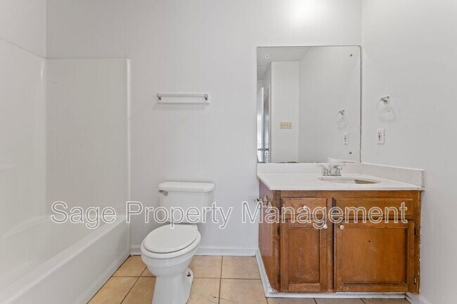 Building Photo - 1142/1144 Willow Creek Dr