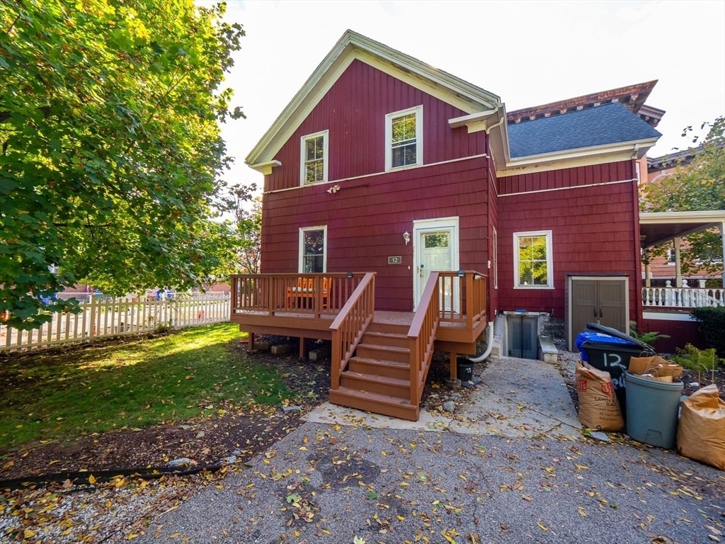 Building Photo - 12 Adella Pl