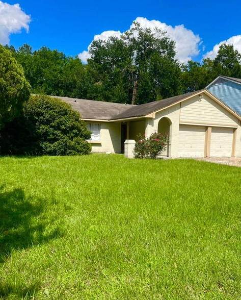 Building Photo - 10777 Spring Cypress Rd
