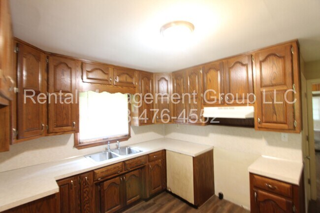 Building Photo - 533 Jalna Rd