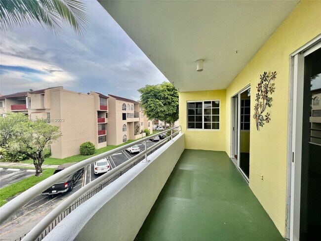 Building Photo - 10755 SW 108th Ave