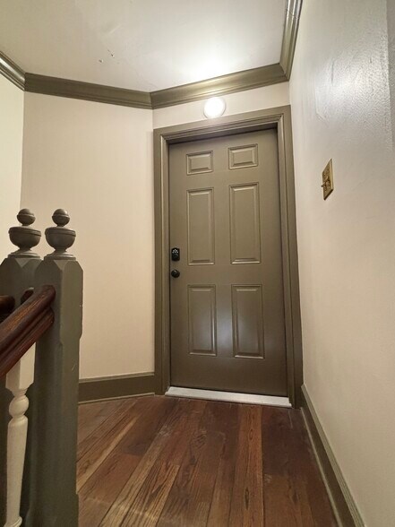 Building Photo - 28 W Main St