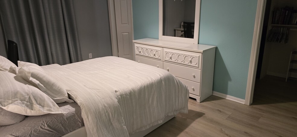 Building Photo - 395 Plaza Calimar