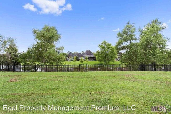 Building Photo - 5 br, 3 bath House - 39349 Lakeland Ave