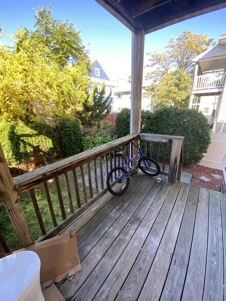 Building Photo - 16 Alexander Ave