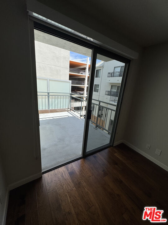 Building Photo - 1453 3rd Street Promenade