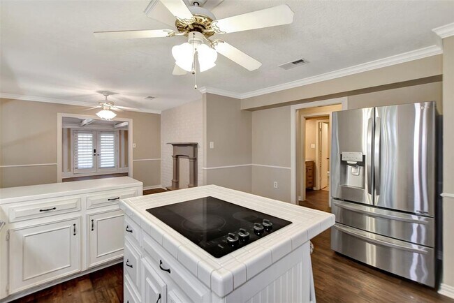 Building Photo - 75 Wood Hollow Dr