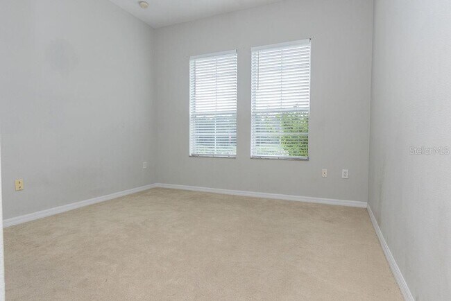 Building Photo - 421 Holly Fern Trl