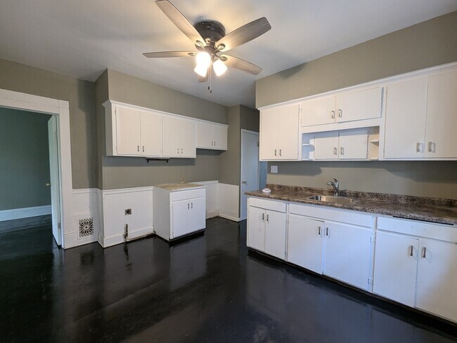 Building Photo - 2541 N 34th St