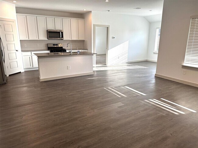 Building Photo - 7930 Elm Birch Ln