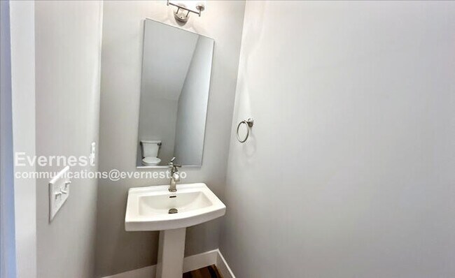 Building Photo - 1067 Montague Pl