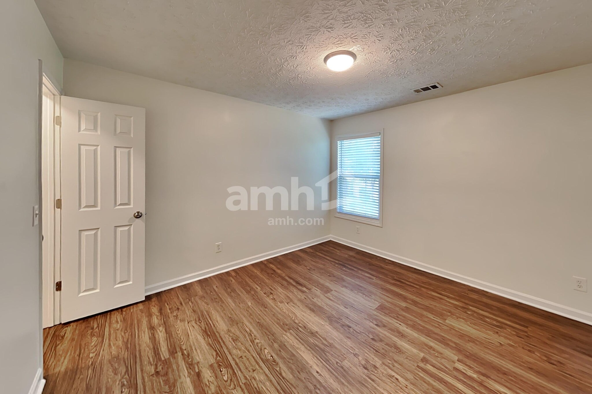 Building Photo - 205 Daventry Way