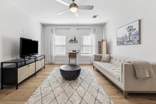 Building Photo - 1144 W 24th St