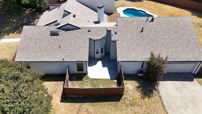 Building Photo - 4001 Bullock Dr