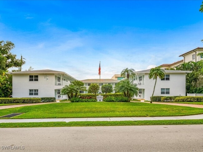 Building Photo - 530 4th Ave S