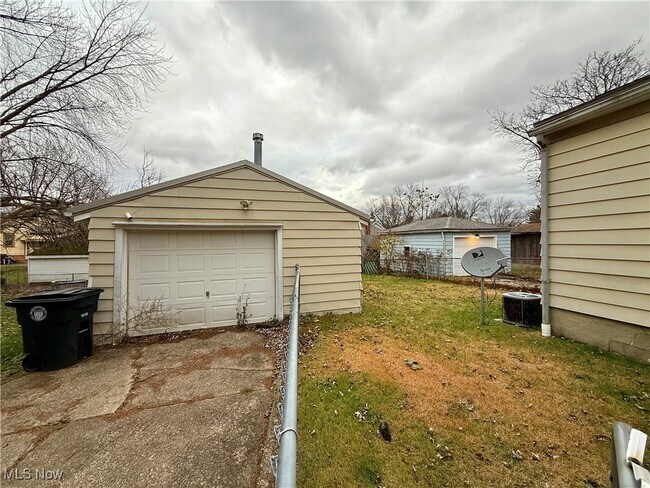 Building Photo - 1253 Sevilla Ave