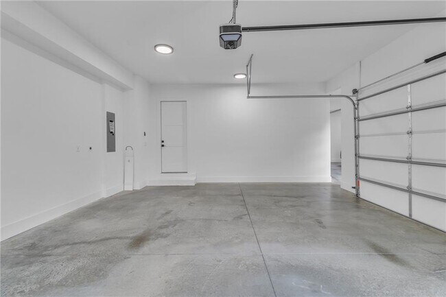 Building Photo - 3671 Hamilton Mill Rd