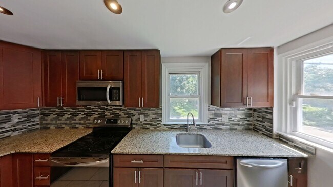 Building Photo - 2413 N 50th St