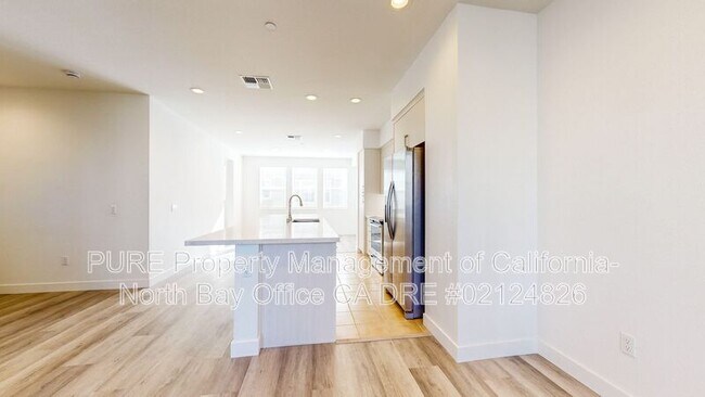 Building Photo - 221 Gambrel Cir