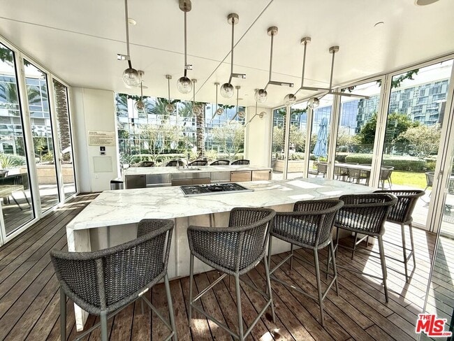 Building Photo - 877 Francisco St