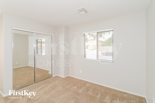 Building Photo - 8027 S 27th Way