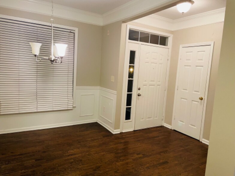 Building Photo - 518 Sandringham Dr