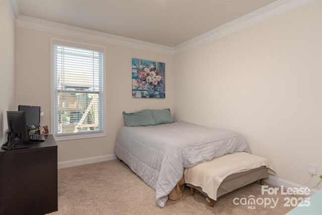 Building Photo - 2046 Saddlebred Dr