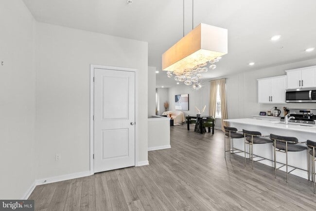 Building Photo - 9715 Summerton Dr