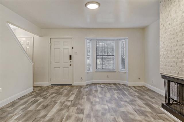 Building Photo - 8750 Park Ln