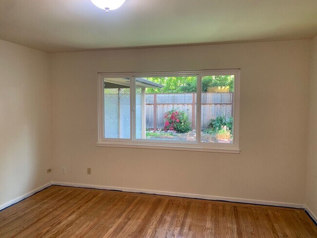 Building Photo - G1 | 139-141 Hobart Avenue