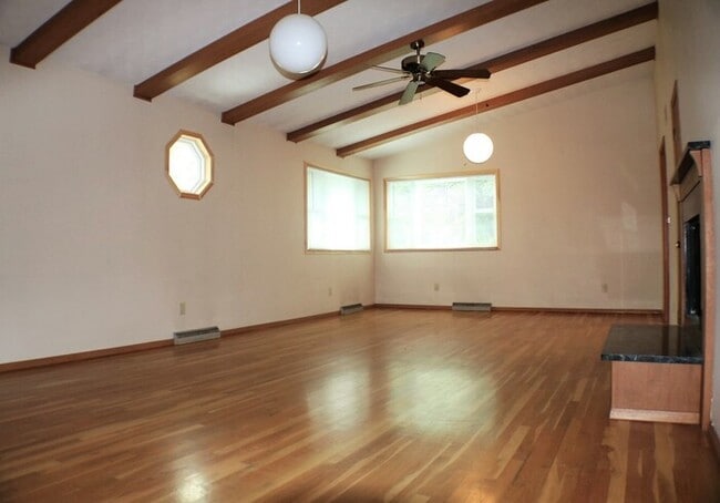 Building Photo - $2,200 | 4 Bedroom, 2 Bathroom House | No ...